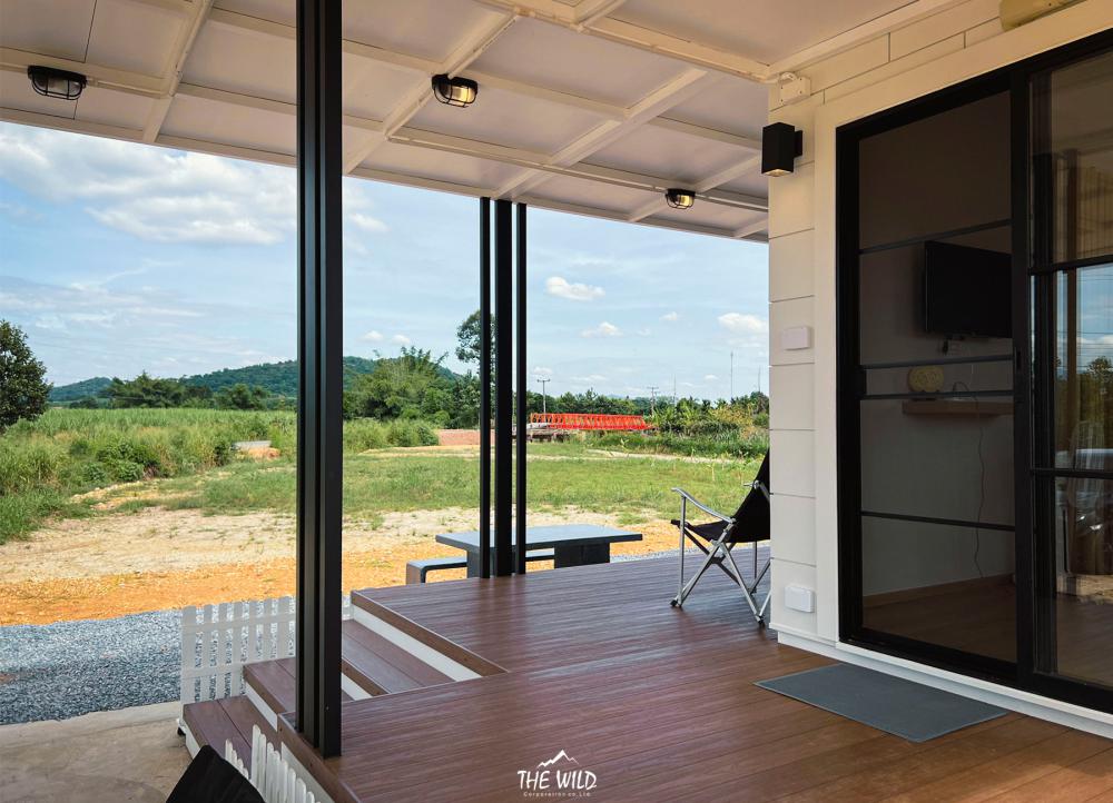 บ้านโมเดิร์นทรงกล่องโทนขาวละมุน แต่งน่ารักลงตัว รูปที่ 22