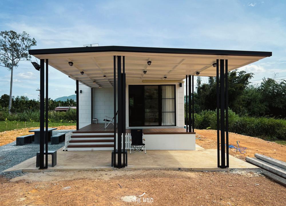 บ้านโมเดิร์นทรงกล่องโทนขาวละมุน แต่งน่ารักลงตัว รูปที่ 25