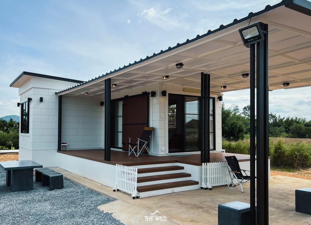 บ้านโมเดิร์นทรงกล่องโทนขาวละมุน แต่งน่ารักลงตัว รูปที่ 26