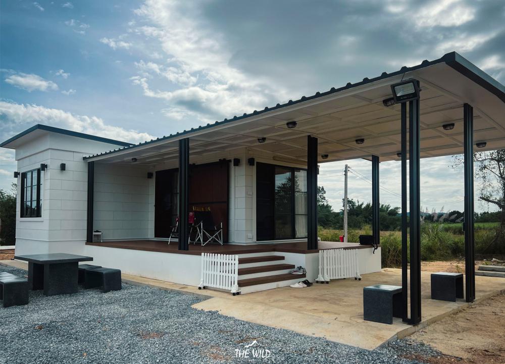 บ้านโมเดิร์นทรงกล่องโทนขาวละมุน แต่งน่ารักลงตัว รูปที่ 27