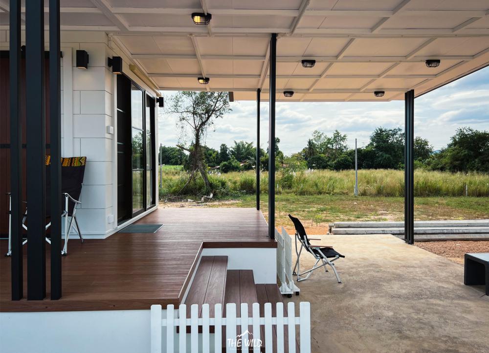 บ้านโมเดิร์นทรงกล่องโทนขาวละมุน แต่งน่ารักลงตัว รูปที่ 9