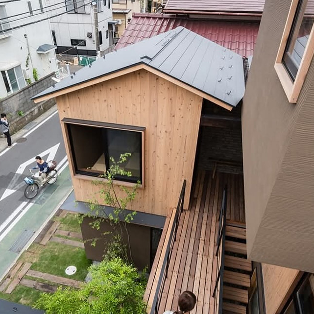 ไอเดียบ้านสวยน่ารักแบบญี่ปุ่น มีทางเดินเชื่อมชั้นบนเดินหากัน