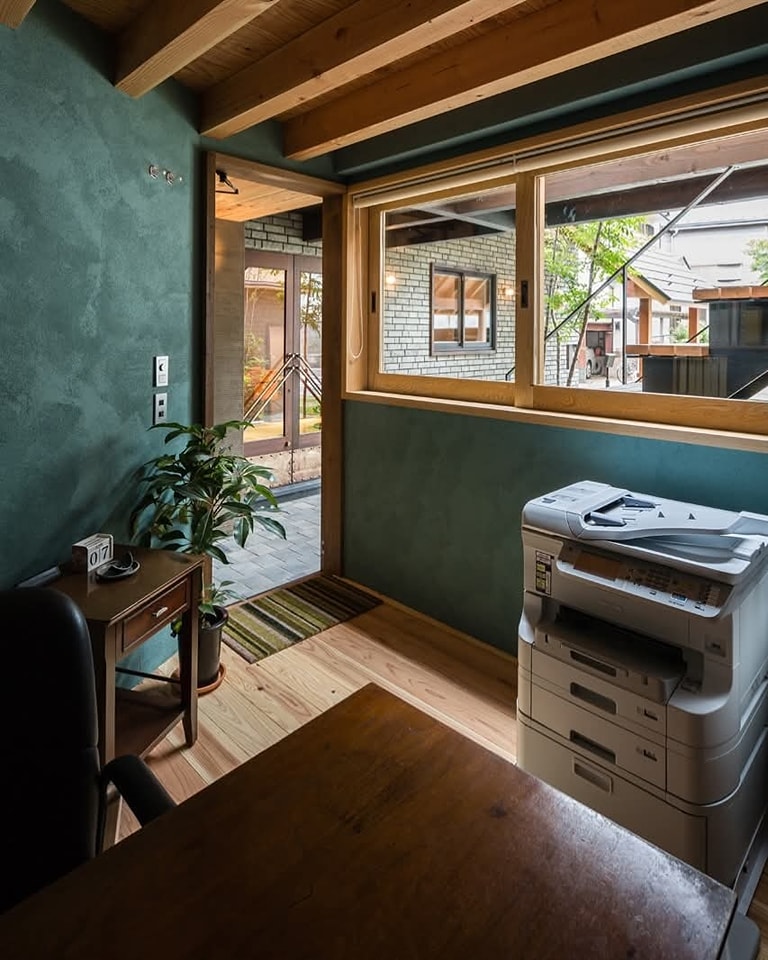 ไอเดียบ้านสวยน่ารักแบบญี่ปุ่น มีทางเดินเชื่อมชั้นบนเดินหากัน รูปที่ 11