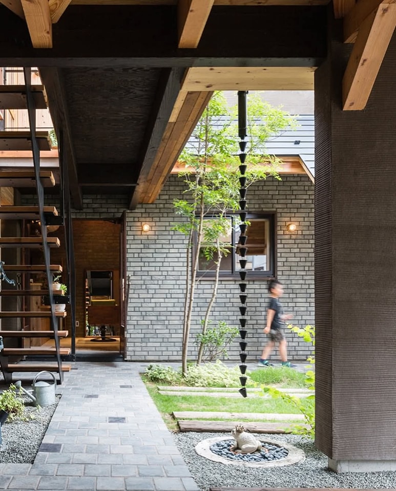 ไอเดียบ้านสวยน่ารักแบบญี่ปุ่น มีทางเดินเชื่อมชั้นบนเดินหากัน รูปที่ 6