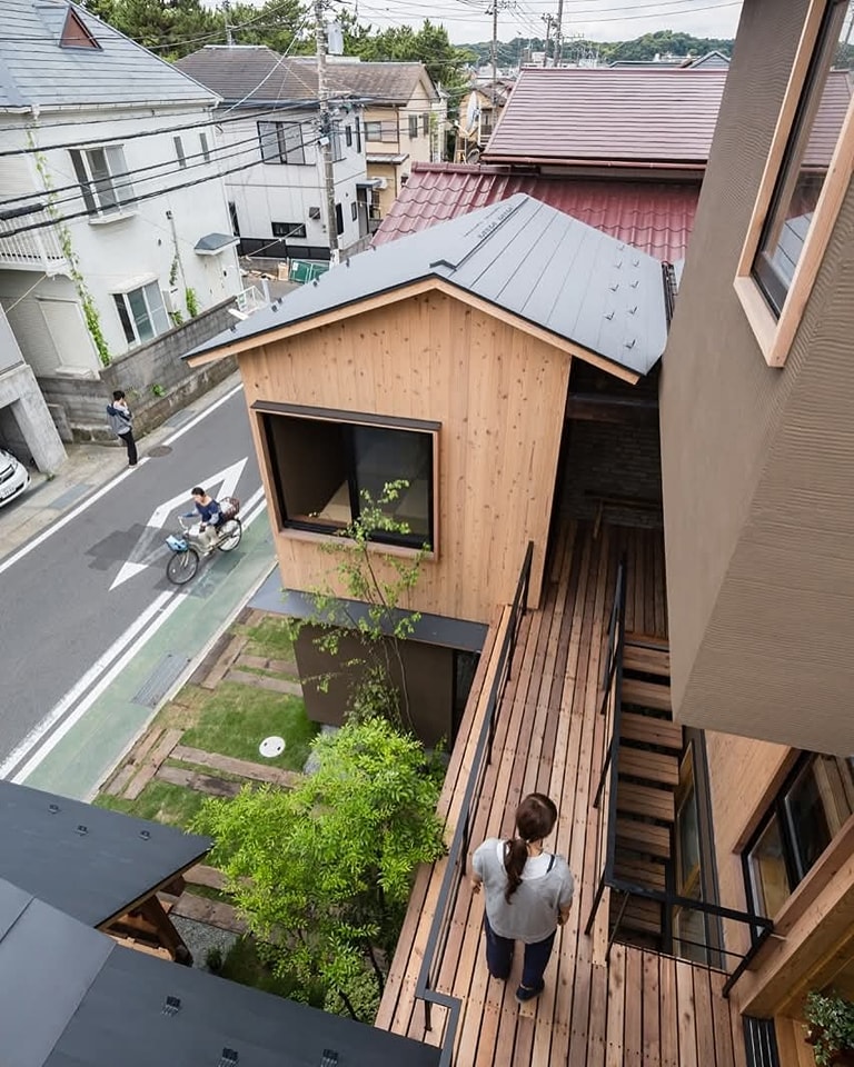 ไอเดียบ้านสวยน่ารักแบบญี่ปุ่น มีทางเดินเชื่อมชั้นบนเดินหากัน รูปที่ 8