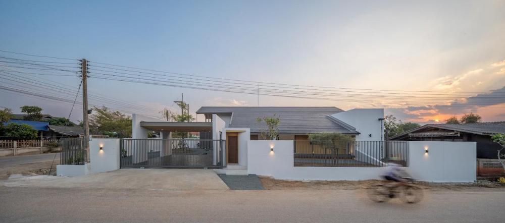 บ้านชั้นเดียว ออกแบบทันสมัย ตกแต่งภายในและภายนอกได้ลงตัว