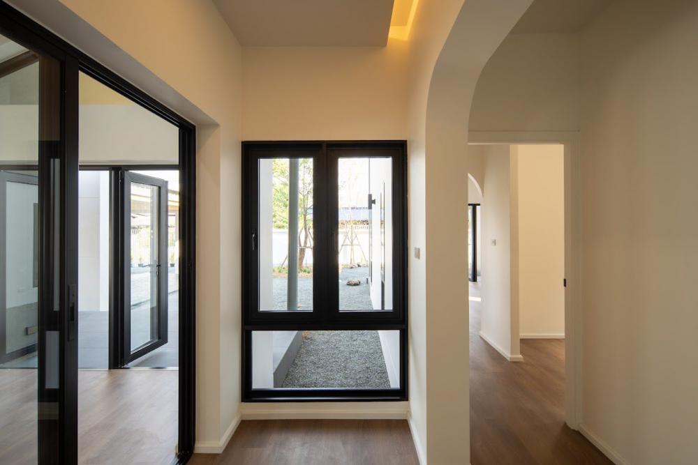 บ้านชั้นเดียว ออกแบบทันสมัย ตกแต่งภายในและภายนอกได้ลงตัว รูปที่ 10