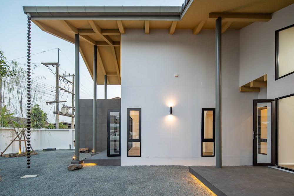 บ้านชั้นเดียว ออกแบบทันสมัย ตกแต่งภายในและภายนอกได้ลงตัว รูปที่ 3