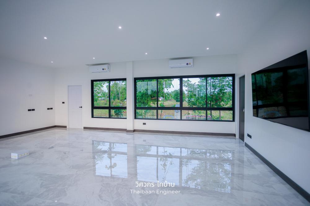 บ้านสไตล์โมเดิร์น ดีไซน์เส้นสายแนวนอนยาว 3 ห้องนอน 2 ห้องน้ำ 1 โถงรับแขก รูปที่ 9