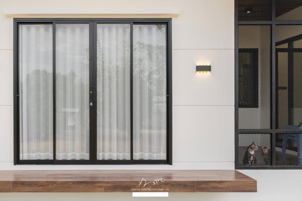 บ้าน 𝐏𝐞𝐭-𝐟𝐫𝐢𝐞𝐧𝐝𝐥𝐲 𝐋𝐢𝐯𝐢𝐧𝐠 ถูกออกแบบเพื่อรองรับการอยู่อาศัยร่วมกันระหว่างคนและสัตว์เลี้ยงอย่างลงตัว ภายในมี ห้องแมว รูปที่ 10