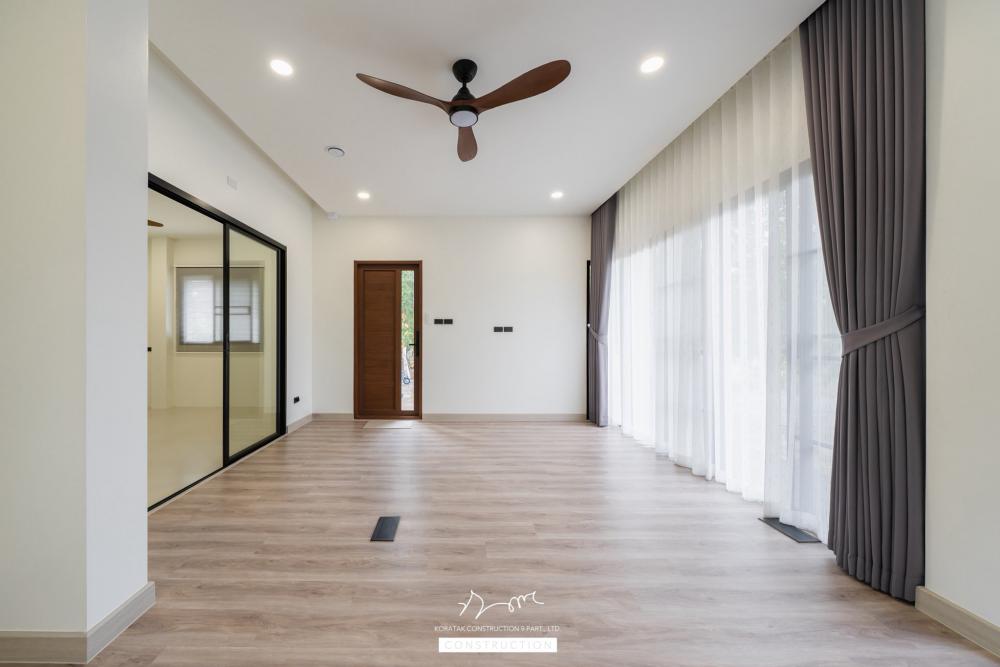 บ้าน 𝐏𝐞𝐭-𝐟𝐫𝐢𝐞𝐧𝐝𝐥𝐲 𝐋𝐢𝐯𝐢𝐧𝐠 ถูกออกแบบเพื่อรองรับการอยู่อาศัยร่วมกันระหว่างคนและสัตว์เลี้ยงอย่างลงตัว ภายในมี ห้องแมว รูปที่ 12