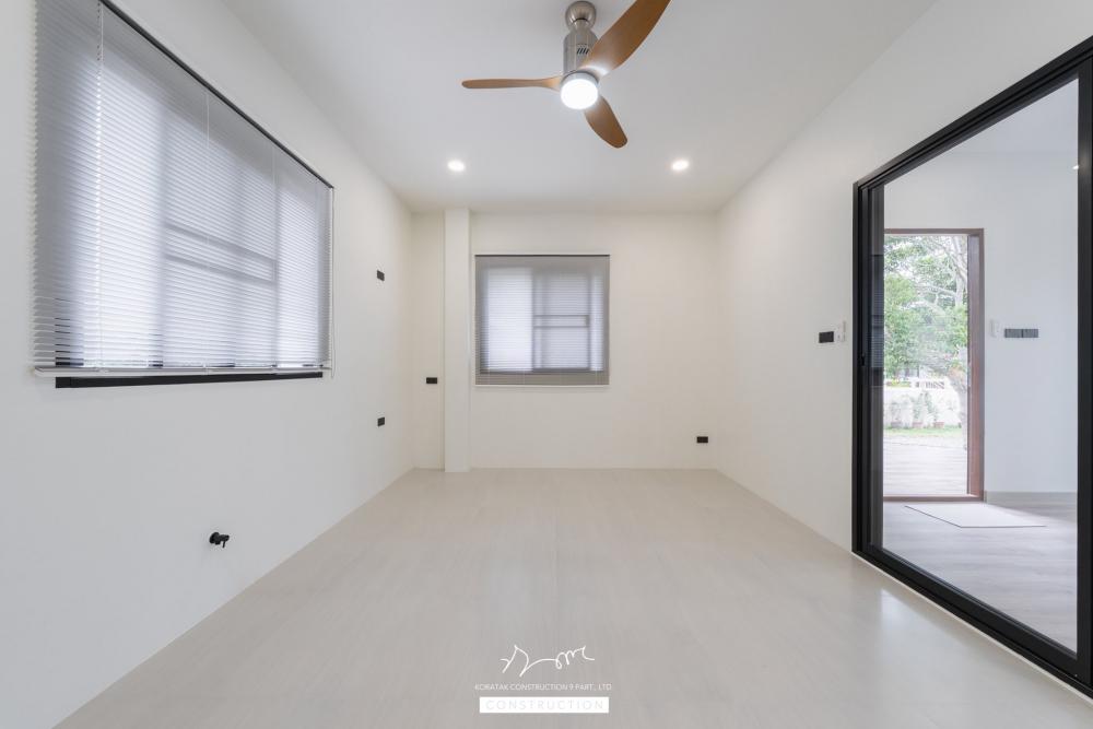 บ้าน 𝐏𝐞𝐭-𝐟𝐫𝐢𝐞𝐧𝐝𝐥𝐲 𝐋𝐢𝐯𝐢𝐧𝐠 ถูกออกแบบเพื่อรองรับการอยู่อาศัยร่วมกันระหว่างคนและสัตว์เลี้ยงอย่างลงตัว ภายในมี ห้องแมว รูปที่ 20