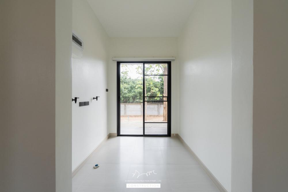 บ้าน 𝐏𝐞𝐭-𝐟𝐫𝐢𝐞𝐧𝐝𝐥𝐲 𝐋𝐢𝐯𝐢𝐧𝐠 ถูกออกแบบเพื่อรองรับการอยู่อาศัยร่วมกันระหว่างคนและสัตว์เลี้ยงอย่างลงตัว ภายในมี ห้องแมว รูปที่ 45
