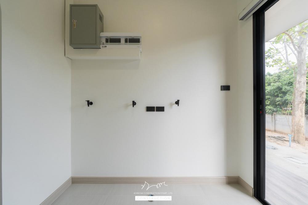 บ้าน 𝐏𝐞𝐭-𝐟𝐫𝐢𝐞𝐧𝐝𝐥𝐲 𝐋𝐢𝐯𝐢𝐧𝐠 ถูกออกแบบเพื่อรองรับการอยู่อาศัยร่วมกันระหว่างคนและสัตว์เลี้ยงอย่างลงตัว ภายในมี ห้องแมว รูปที่ 46