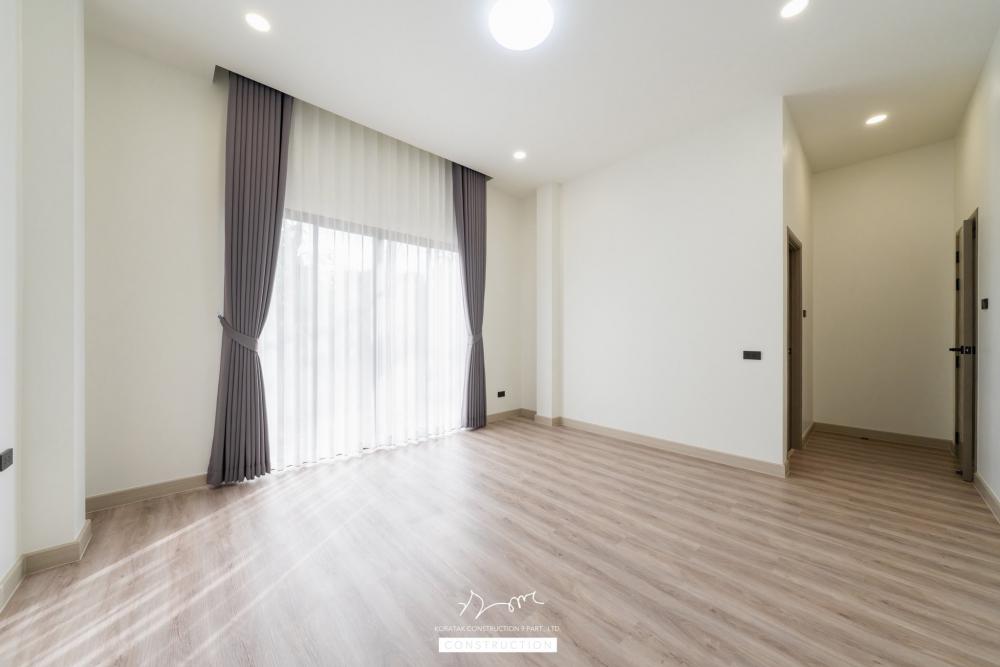 บ้าน 𝐏𝐞𝐭-𝐟𝐫𝐢𝐞𝐧𝐝𝐥𝐲 𝐋𝐢𝐯𝐢𝐧𝐠 ถูกออกแบบเพื่อรองรับการอยู่อาศัยร่วมกันระหว่างคนและสัตว์เลี้ยงอย่างลงตัว ภายในมี ห้องแมว รูปที่ 48