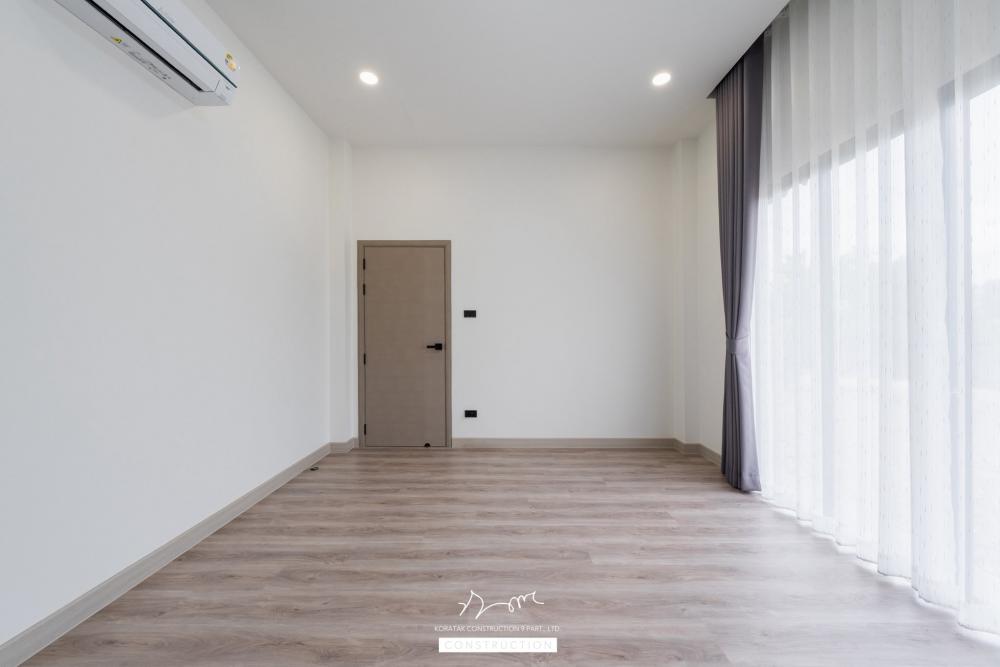 บ้าน 𝐏𝐞𝐭-𝐟𝐫𝐢𝐞𝐧𝐝𝐥𝐲 𝐋𝐢𝐯𝐢𝐧𝐠 ถูกออกแบบเพื่อรองรับการอยู่อาศัยร่วมกันระหว่างคนและสัตว์เลี้ยงอย่างลงตัว ภายในมี ห้องแมว รูปที่ 50