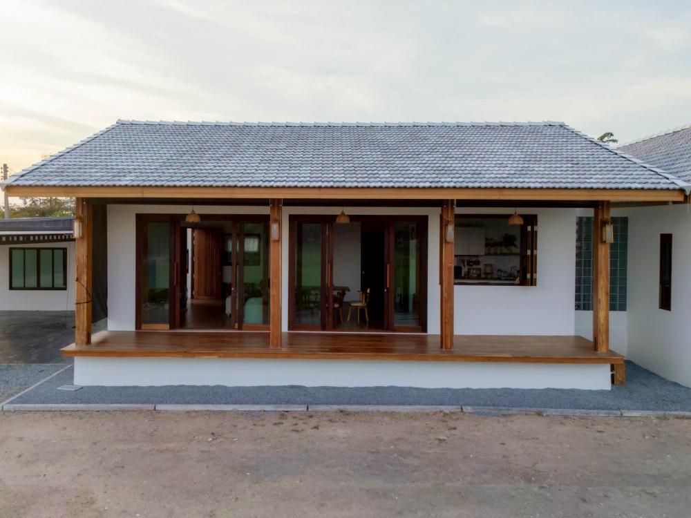 บ้านมินิมอลระเบียงไม้สัก รูปที่ 9