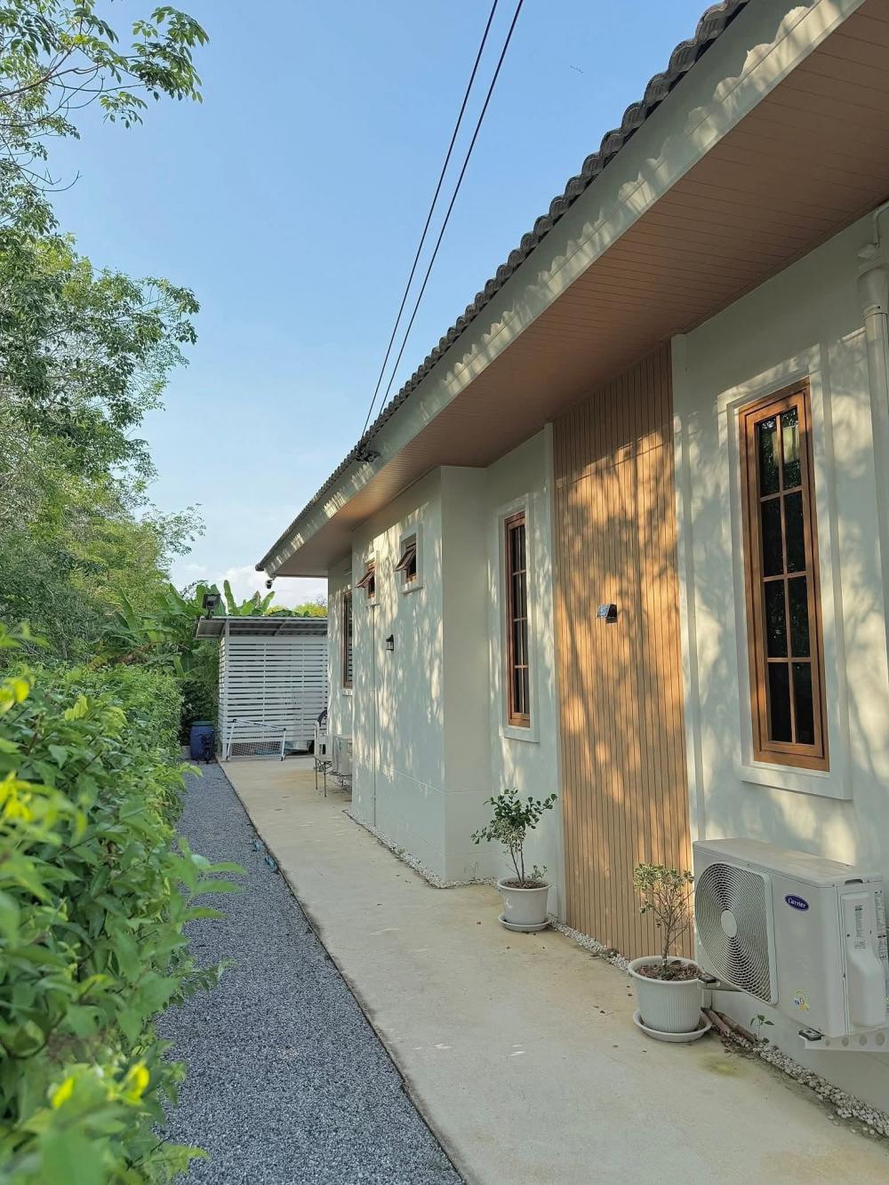 บ้านทรงปั้นหยาสไตล์มินิมอล 3 ห้องนอน 2 ห้องน้ำ ขนาด 120 ตารางเมตร รูปที่ 24