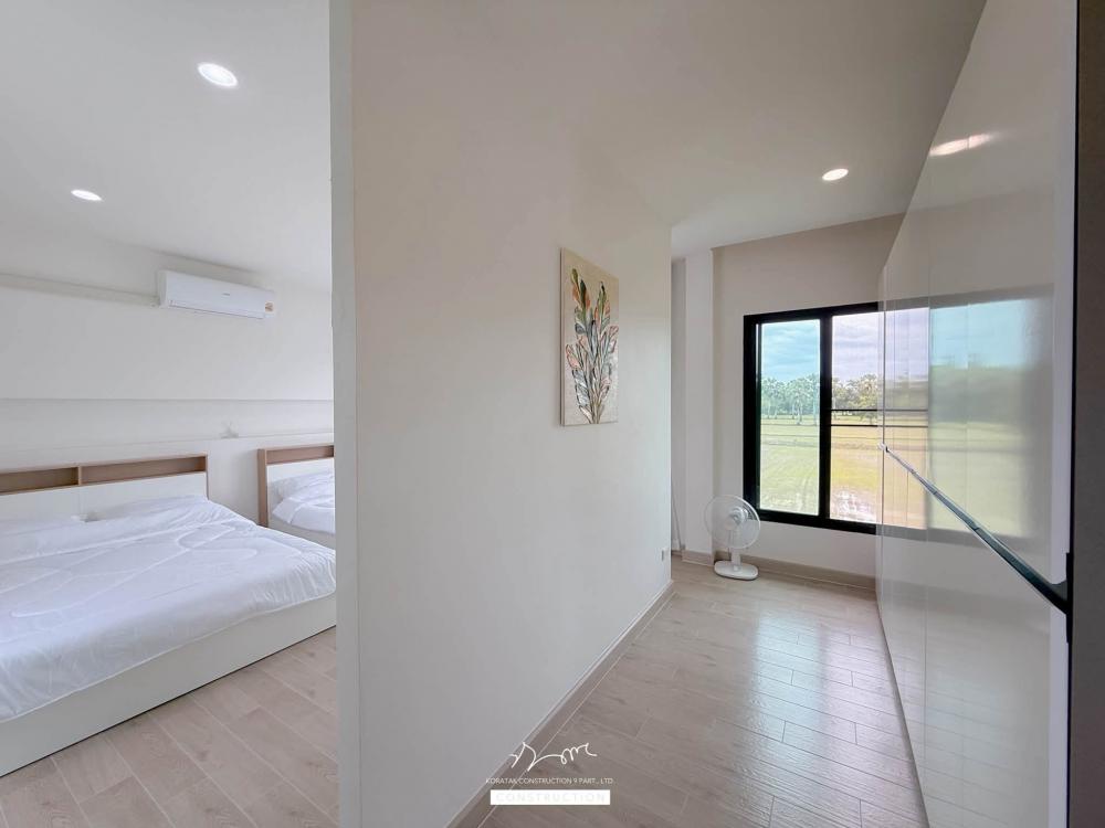 บ้านสไตล์ 𝐌𝐨𝐝𝐞𝐫𝐧 ที่ผสมผสานความเรียบง่ายเข้ากับความอบอุ่นอย่างลงตัว ขนาด 4 ห้องนอน 4 ห้องน้ำ รูปที่ 19