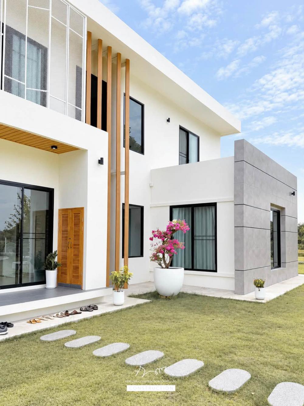 บ้านสไตล์ 𝐌𝐨𝐝𝐞𝐫𝐧 ที่ผสมผสานความเรียบง่ายเข้ากับความอบอุ่นอย่างลงตัว ขนาด 4 ห้องนอน 4 ห้องน้ำ รูปที่ 28