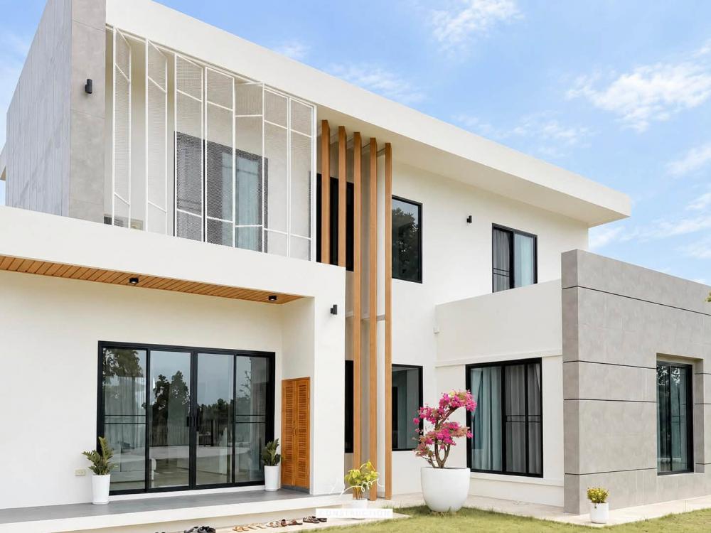 บ้านสไตล์ 𝐌𝐨𝐝𝐞𝐫𝐧 ที่ผสมผสานความเรียบง่ายเข้ากับความอบอุ่นอย่างลงตัว ขนาด 4 ห้องนอน 4 ห้องน้ำ รูปที่ 3